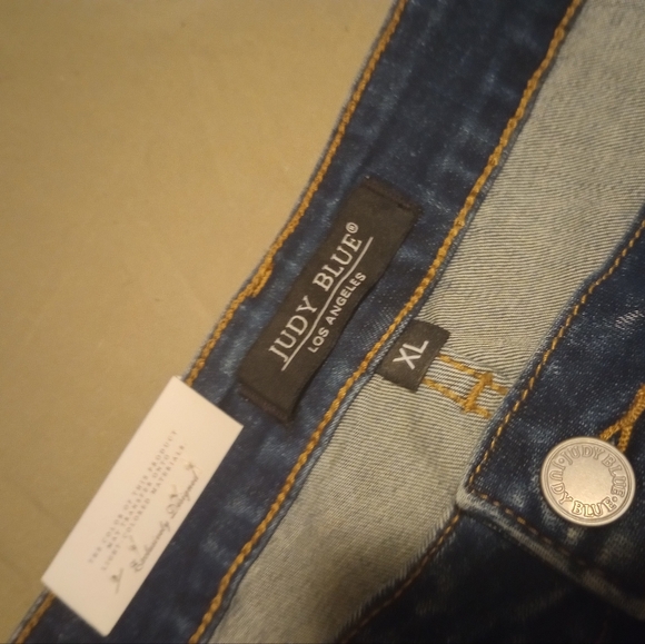 Judy Blue Women's High Waist Splash of Fun Splatter Denim Shorts NWT - Picture 9 of 12